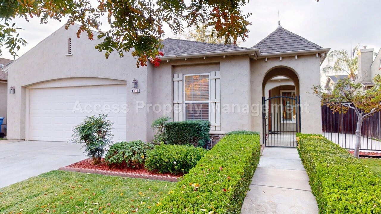 4177 Sunny Ln in Turlock, CA - Foto de edificio