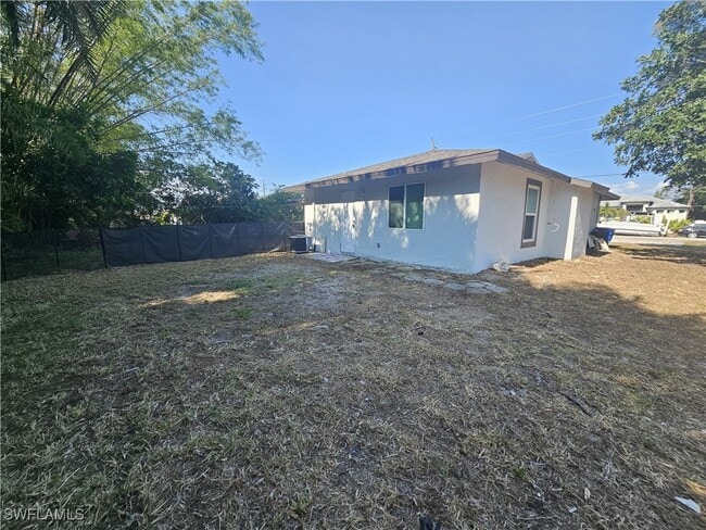 18540 Miami Blvd in Ft. Myers, FL - Building Photo - Building Photo