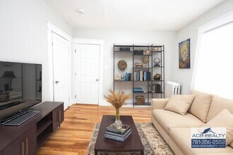 10 Mattakeeset St in Boston, MA - Building Photo - Building Photo