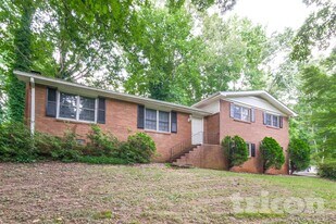 1374 Live Oak Ln in Acworth, GA - Building Photo