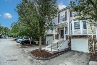 601 Larson Dr in Danbury, CT - Building Photo - Building Photo