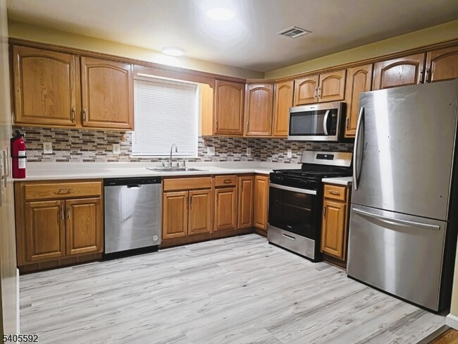 94 Palm St in Newark, NJ - Building Photo - Building Photo