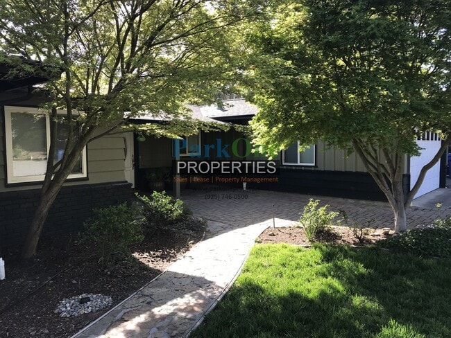 property at 5 Corte Holganza
