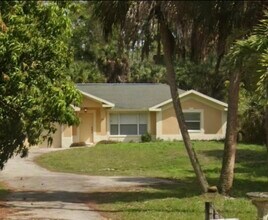 580 5th St SW in Naples, FL - Foto de edificio - Building Photo