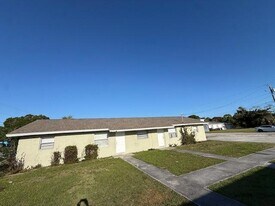 1205 Ave K in Fort Pierce, FL - Building Photo