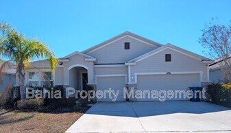 1073 Montgomery Bell Rd in Wesley Chapel, FL - Building Photo