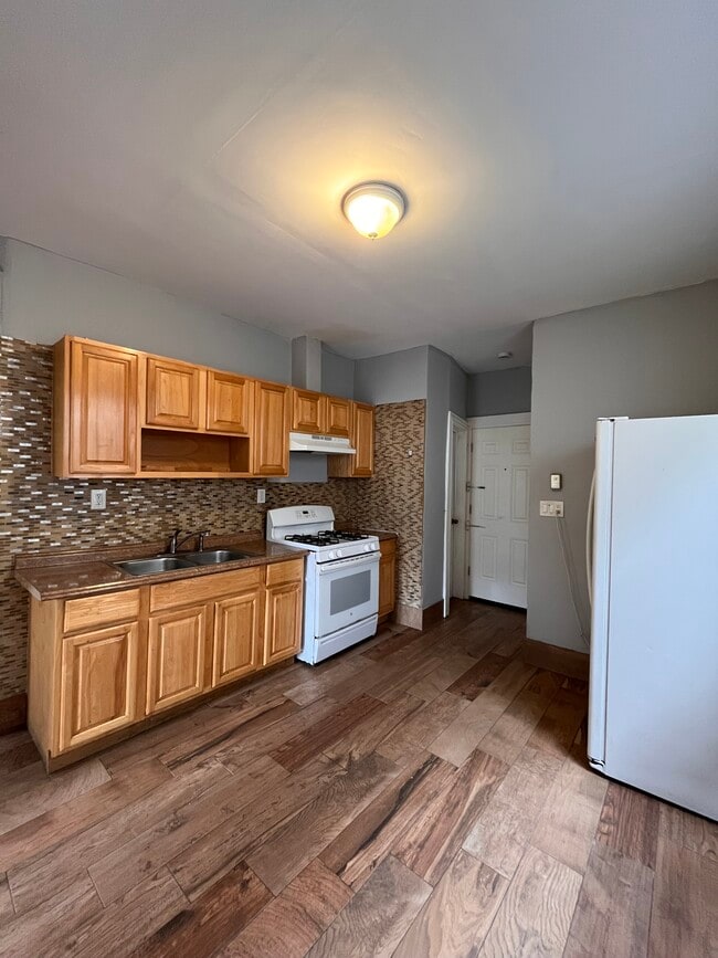 68 Stegman St, Unit 4