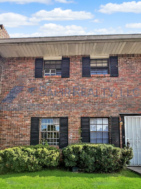 6354 Shannon Pkwy in Union City, GA - Building Photo