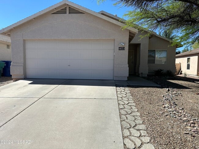 8673 S Desert Dove Dr in Tucson, AZ - Building Photo - Building Photo