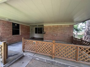211 Long Dr in Baytown, TX - Building Photo - Building Photo
