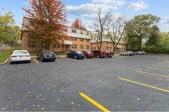 1411 W Maple Ave in Independence, MO - Building Photo - Building Photo
