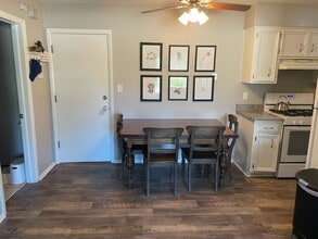 12117 W Bluemound Rd in Wauwatosa, WI - Building Photo - Building Photo