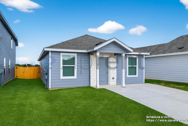 8830 Pyron Pl in San Antonio, TX - Building Photo - Building Photo
