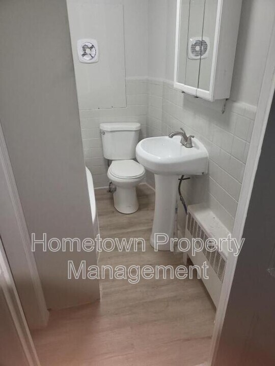 338 W 2nd St in Waynesboro, PA - Building Photo