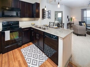 Arches at Glenridge in Sandy Springs, GA - Building Photo - Building Photo