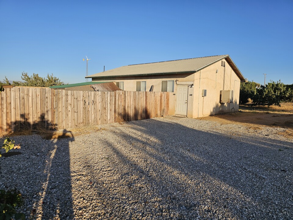 7855 Coyote Trl, Unit Studio in Hesperia, CA - Foto de edificio