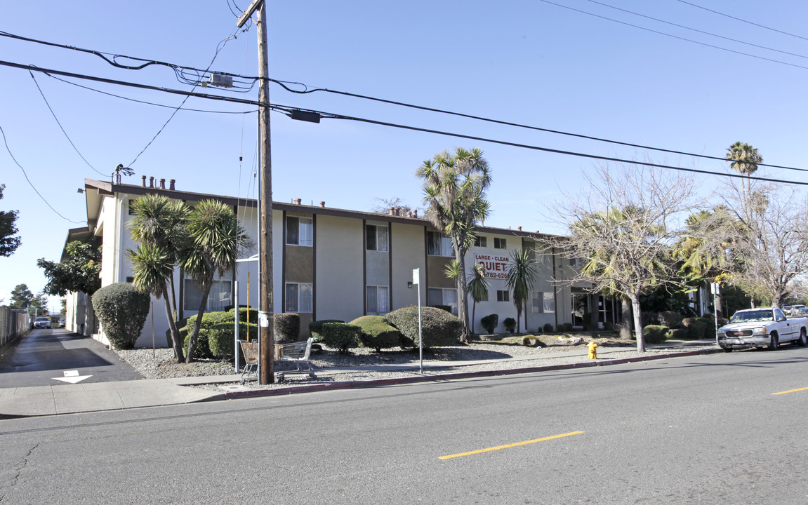 Vita Apartments in Hayward, CA - Building Photo