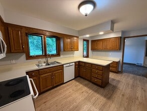2224 E Old Shakopee Rd in Bloomington, MN - Building Photo - Building Photo