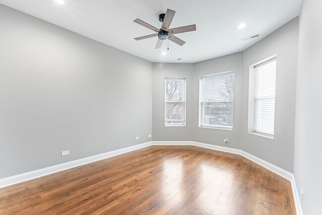 4250 W Van Buren St in Chicago, IL - Building Photo - Building Photo