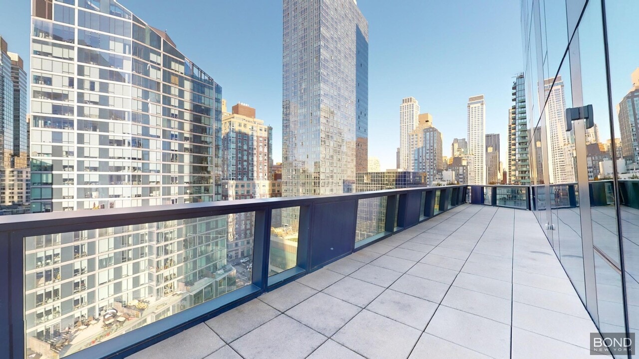635 W 59th St in New York, NY - Building Photo