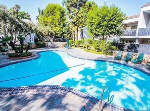 18645 Hatteras St, Unit 212 in Tarzana, CA - Building Photo - Building Photo