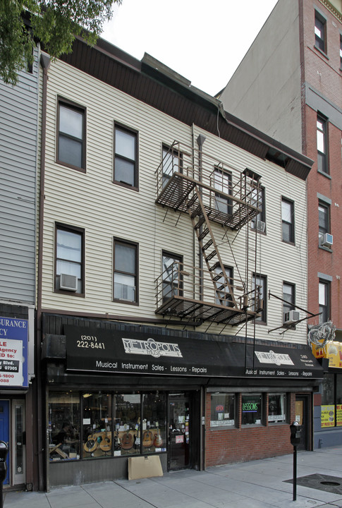 240-242 Newark Ave in Jersey City, NJ - Building Photo