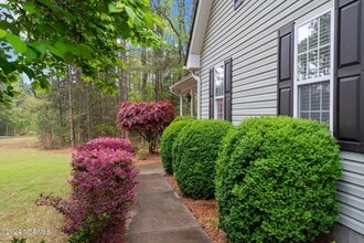89 Sandpiper Dr in Whispering Pines, NC - Building Photo - Building Photo