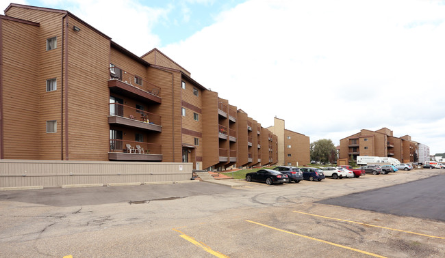 Southdale Park Apartments in Edmonton, AB - Building Photo - Building Photo