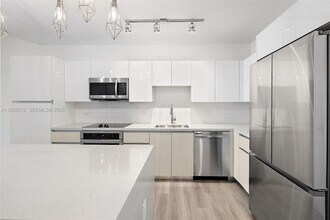 101 Diplomat Pkwy, Unit 1004 in Hallandale Beach, FL - Foto de edificio - Building Photo