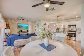 24 Lexington Ln W in Palm Beach Gardens, FL - Building Photo - Building Photo