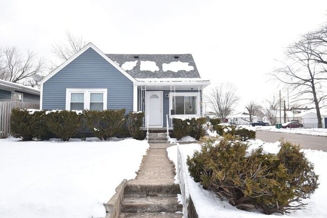 1002 Oak St in Mishawaka, IN - Building Photo - Building Photo