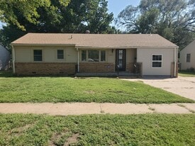 1535 Luther E in Wichita, KS - Building Photo