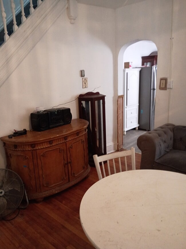 property at 989 S Broad St