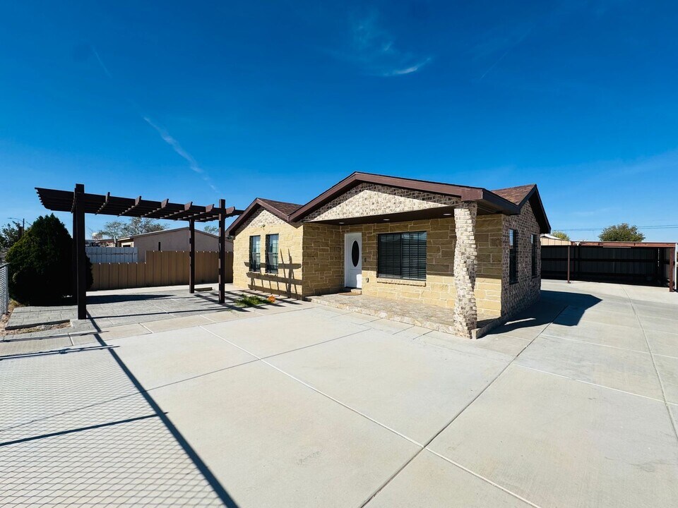 620 E Main St in Hobbs, NM - Building Photo