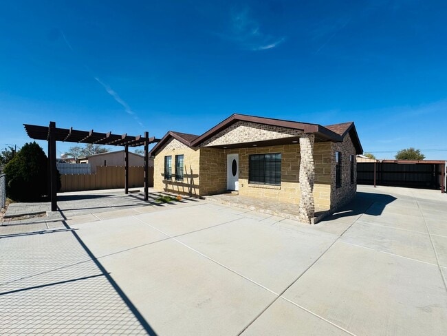 property at 620 E Main St