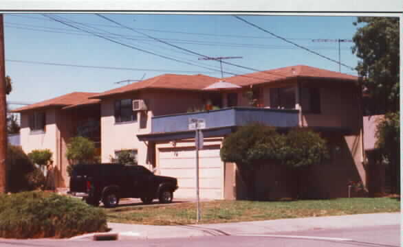 121 Colorado Ave in Palo Alto, CA - Foto de edificio