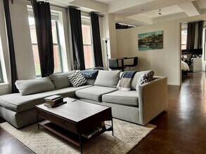 35 Fay St, Unit 314 in Boston, MA - Foto de edificio - Building Photo