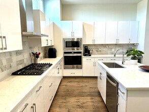 4545 Bowser Ave, Unit 201 in Dallas, TX - Building Photo - Building Photo