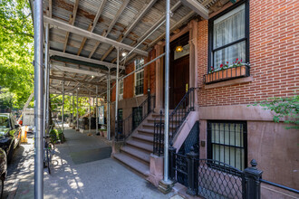 30 W 11th St in New York, NY - Building Photo - Building Photo