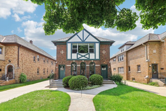 property at 4139 N Bartlett Ave