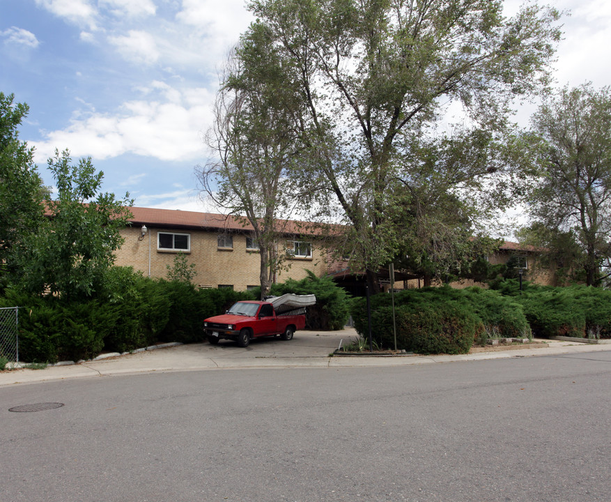 Sundance Buffet Apartments in Aurora, CO - Building Photo