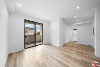 5612 Lexington Ave in Los Angeles, CA - Building Photo - Building Photo