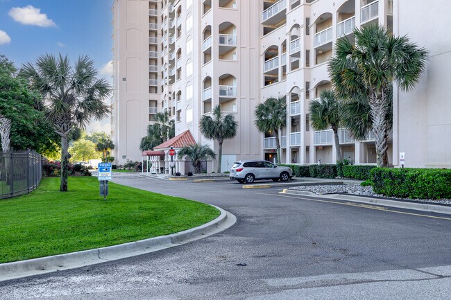 North Tower of Barefoot Resort in North Myrtle Beach, SC - Foto de edificio - Building Photo