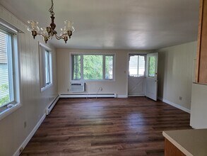 42 Salinitas Dr in Norway, ME - Foto de edificio - Building Photo