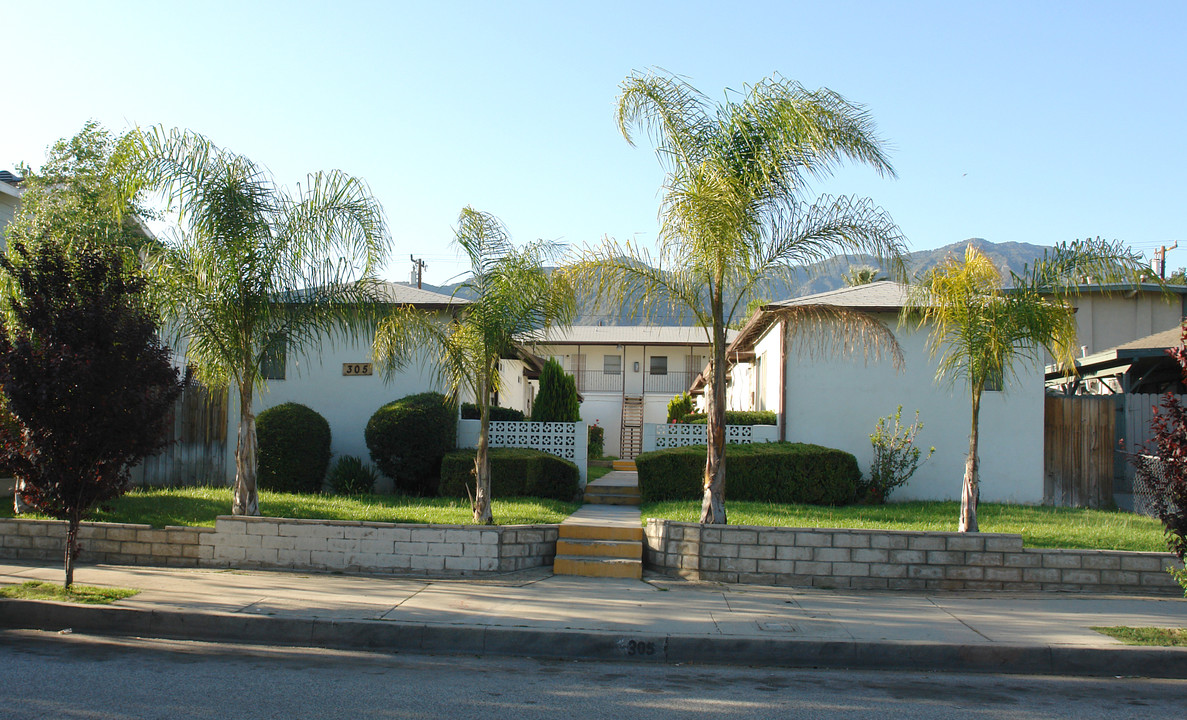 305 E Colorado Blvd in Monrovia, CA - Building Photo