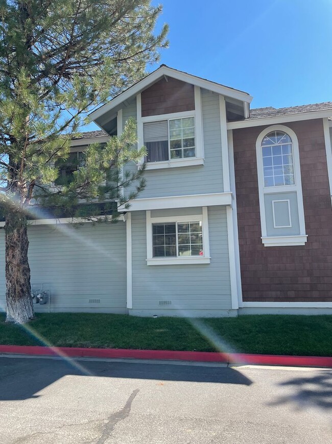 1900 E Minaret Cir in Reno, NV - Building Photo - Building Photo