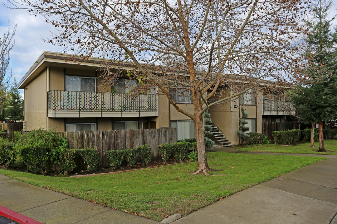 Northridge Terrace in Fair Oaks, CA - Foto de edificio