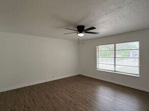 206 Covina Ave in San Antonio, TX - Foto de edificio - Building Photo