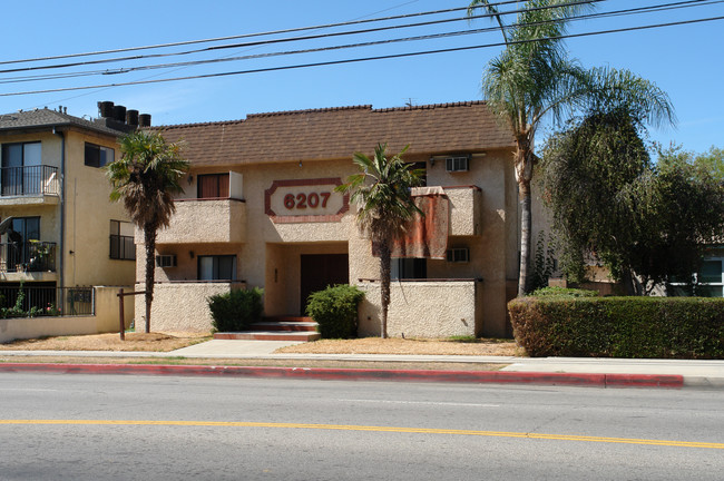 6207 Whitsett Ave in North Hollywood, CA - Building Photo - Building Photo