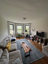 11 Stearns Rd, Unit #4 in Brookline, MA - Foto de edificio - Building Photo